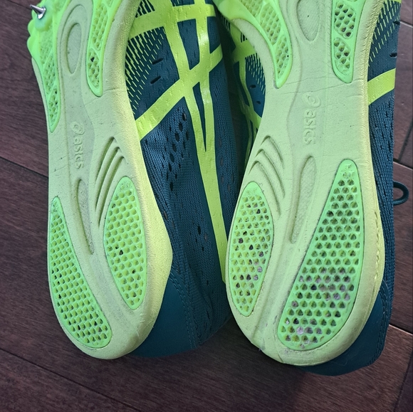 Spike running shoes - Picture 1 of 6